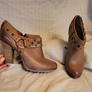 Sofft Winona harness ankle bootie